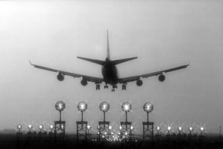 airplane-landing-1486116.jpg